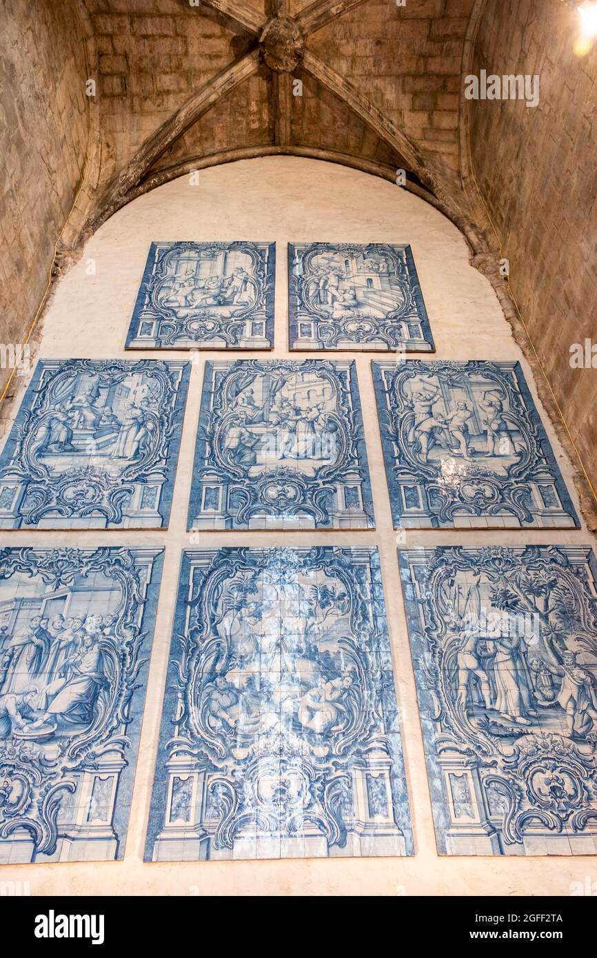 Schöne und authentische portugiesische Azulejos. Lissabon, Portugal Stockfoto