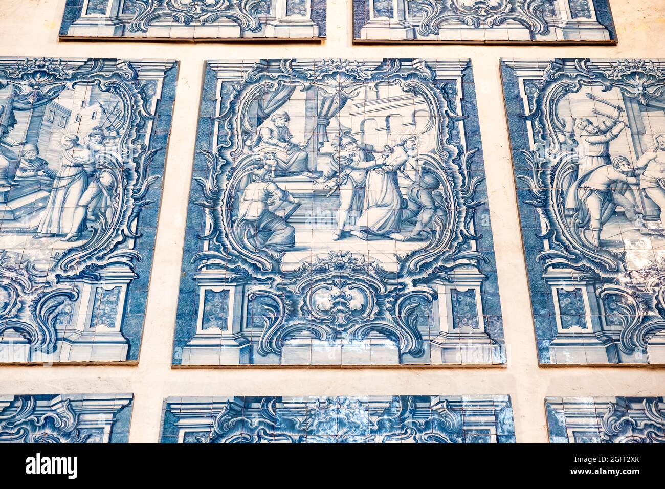 Schöne und authentische portugiesische Azulejos. Lissabon, Portugal Stockfoto