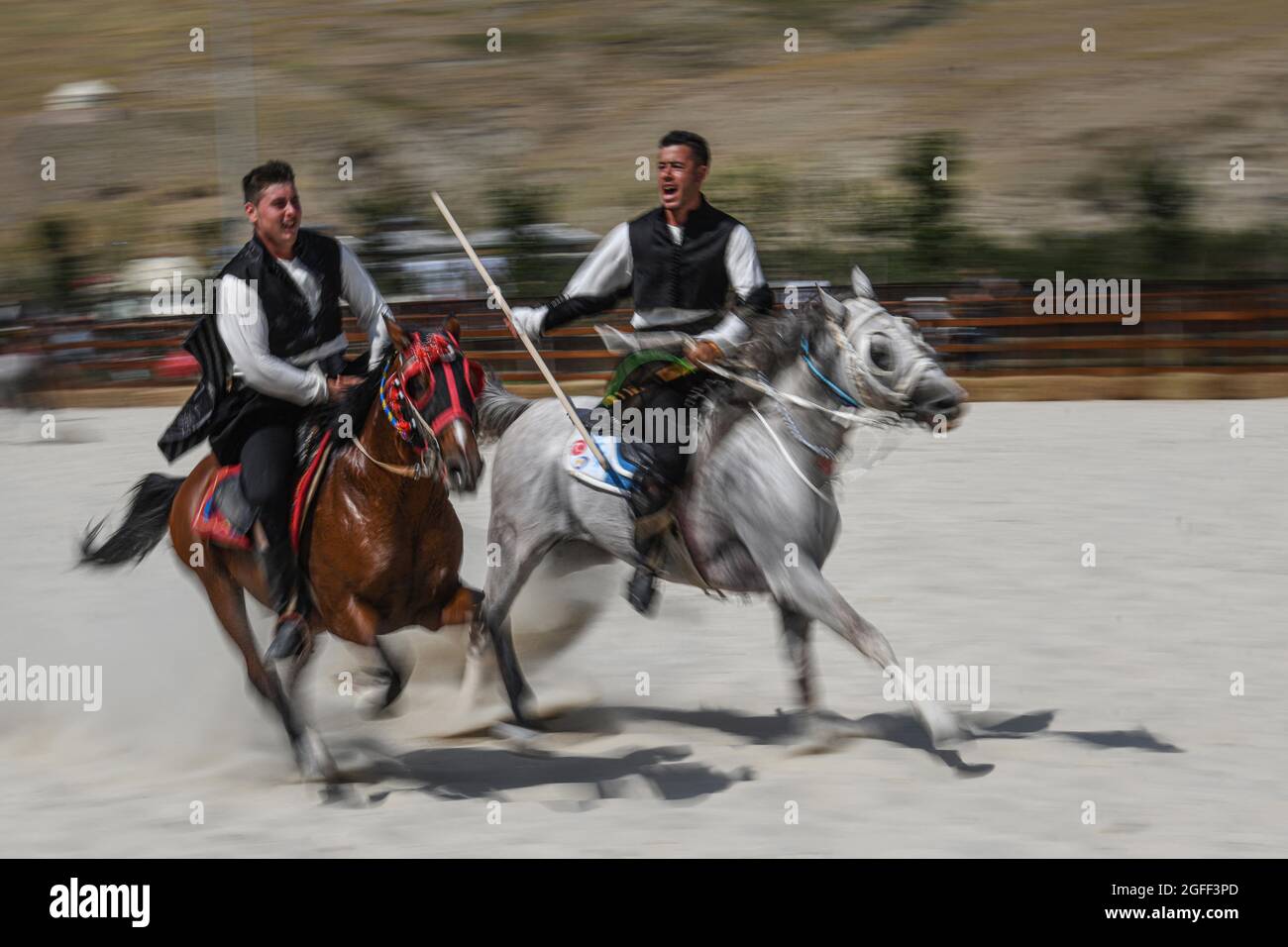 Aktivitäten, die im Rahmen des 950. Jahrestages der Schlacht von Manzikert im Ahlat-Bezirk Bitlis, Türkei, am 24. August 2021 organisiert wurden. Im Rahmen der Veranstaltung führten die Reiterkriegsspiele und die Shahdadag-berittene Sportverein-Speermannschaft aus Erzurum ihre Spiele durch. Foto von Ali Ihsan Ozturk/DVM/ABACAPRESS.COM Stockfoto