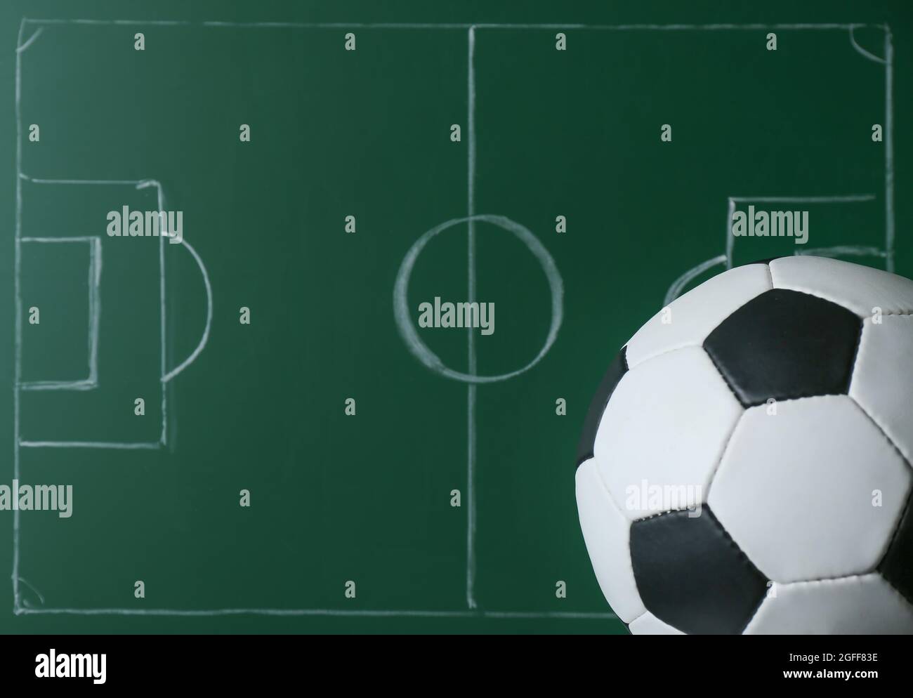 Fußball-Spiel Strategie mit Kreide auf die Tafel geschrieben  Stockfotografie - Alamy