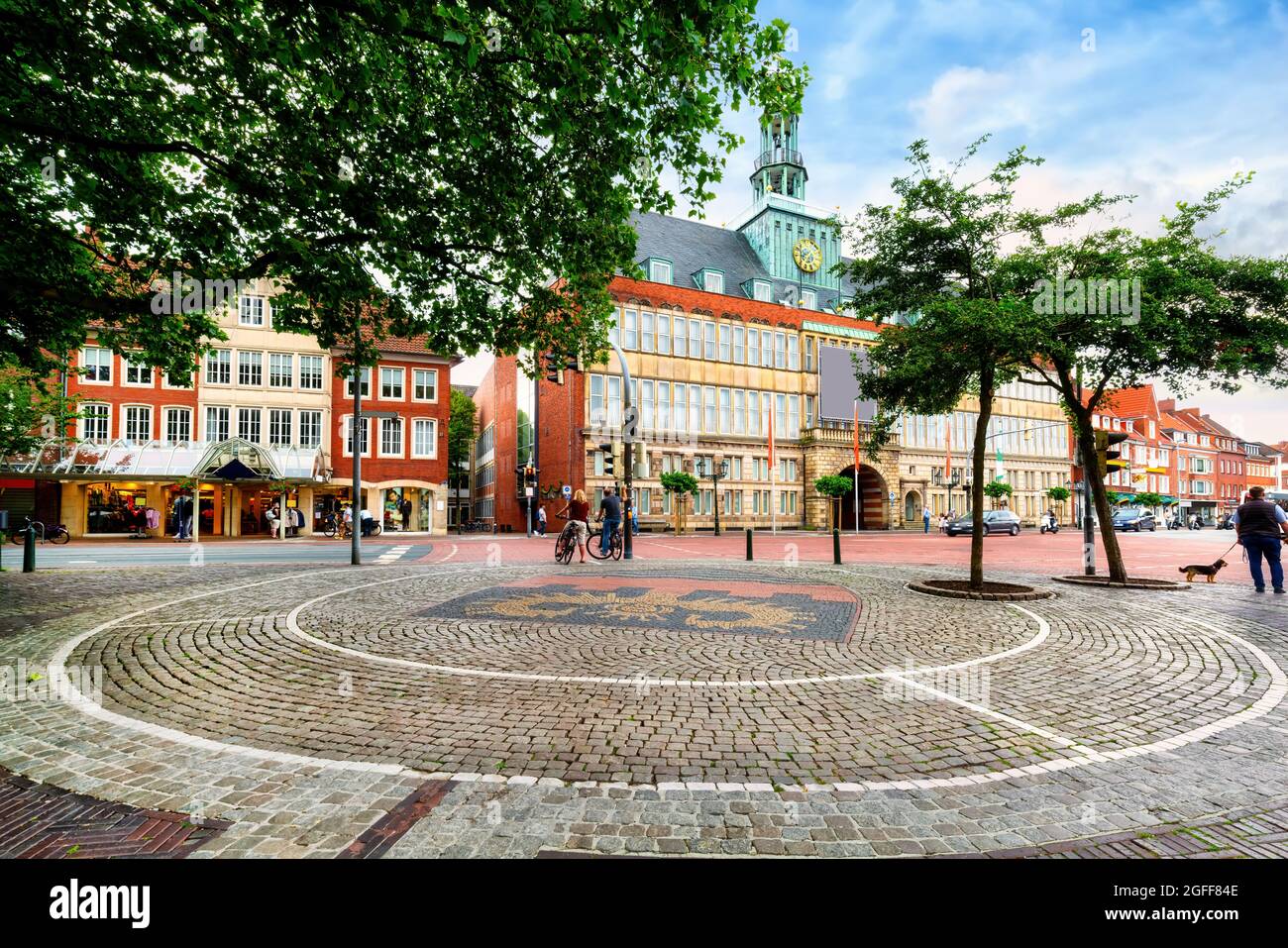 Rathaus in der Nähe des Hafens in Emden, Niedersachsen, Deutschland Stockfoto