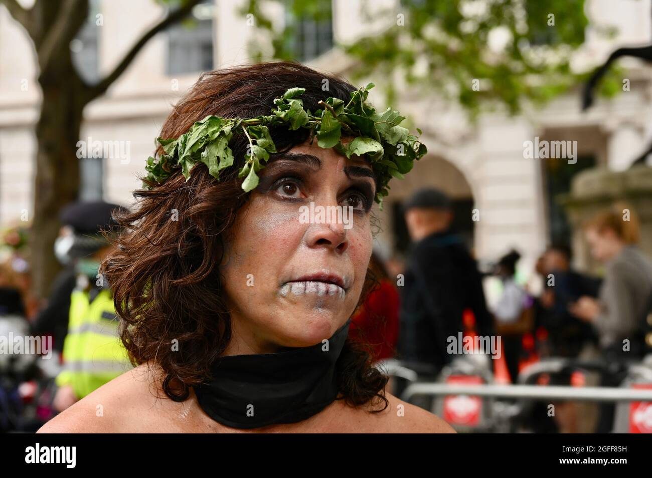 London, Großbritannien. 25. August 20201: Extinction Rebellion Londoner Proteste, Tag drei. Botschaft von Brasilien, Cockspur Street, Westminster. Kredit: michael melia/Alamy Live Nachrichten Stockfoto