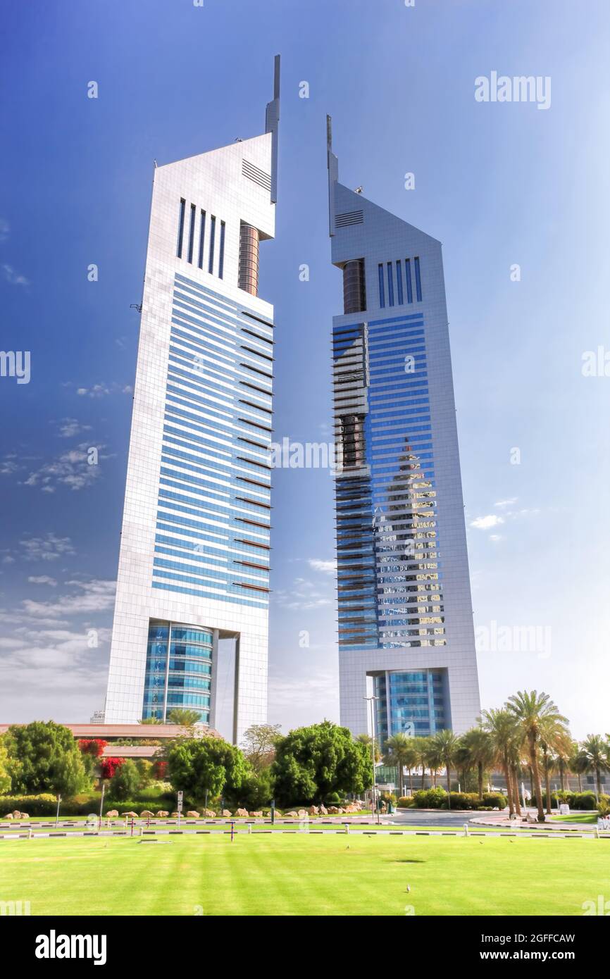 Futuristische Architektur in Dubai, Emiratentürme, Vereinigte Arabische Emirate Stockfoto