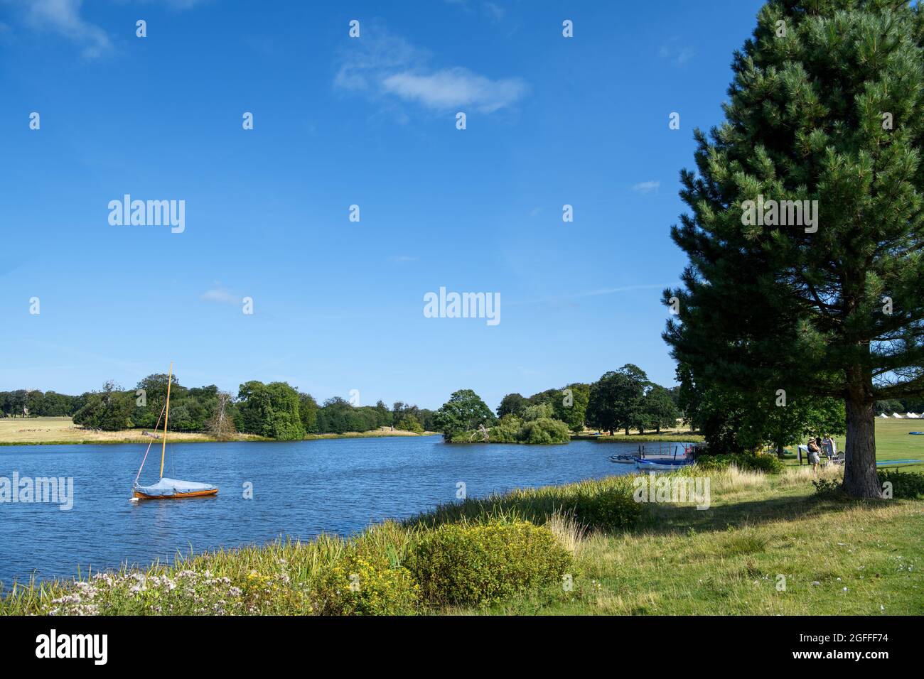 Der See in Holkham Hall, Holkham, Norfolk, East Anglia, England, VEREINIGTES KÖNIGREICH Stockfoto