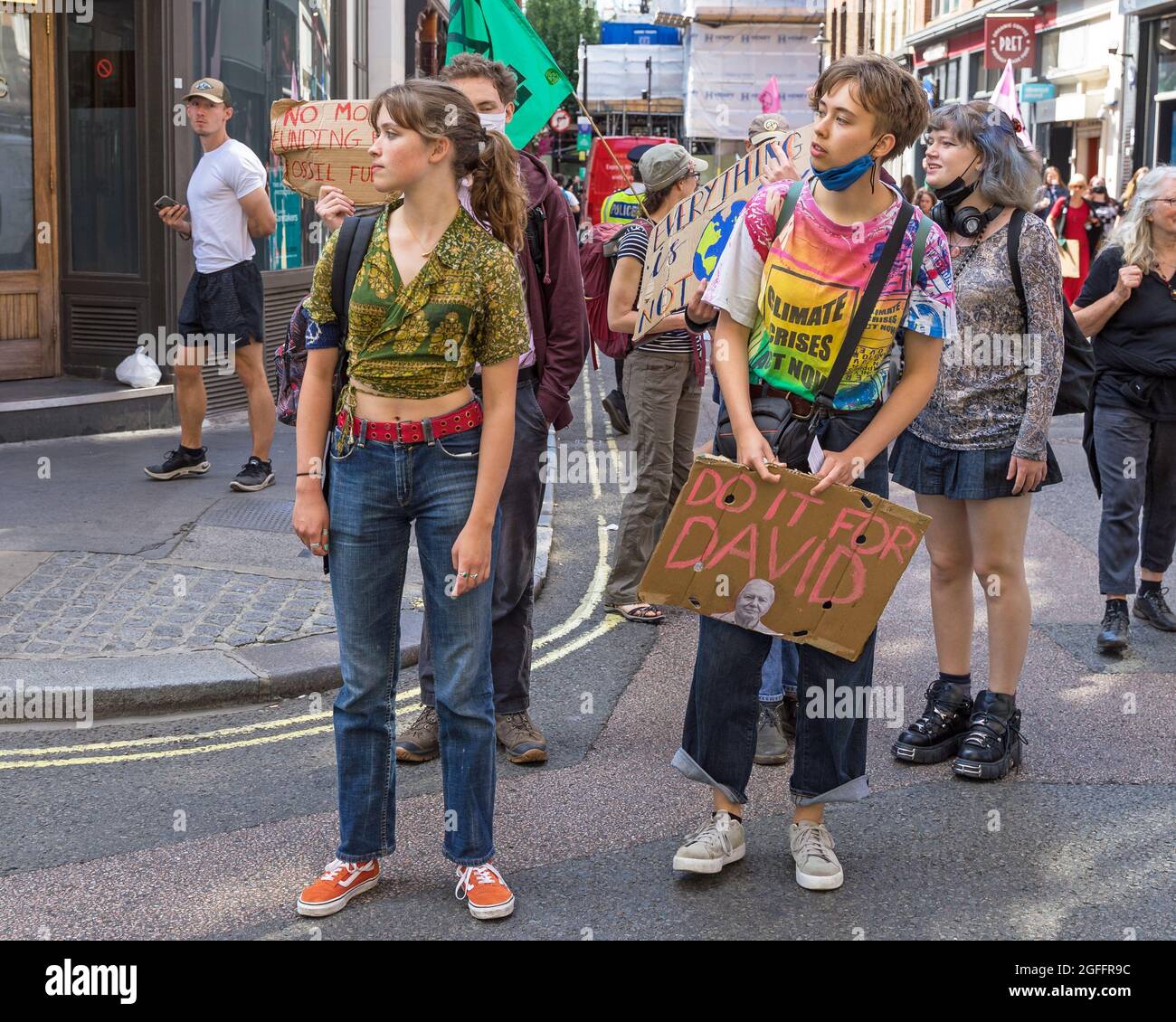 Extinction Rebellion Protestierende am Oxford Circus protestieren gegen den Klimawandel. London - 25. August 2021 Stockfoto
