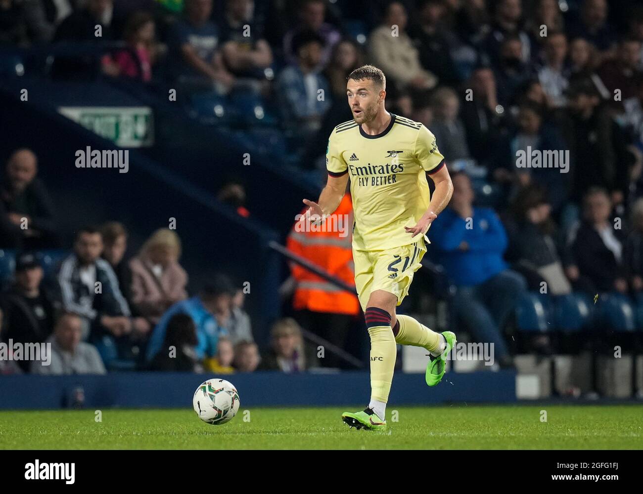 West Bromwich, Großbritannien. August 2021. Calum Chambers of Arsenal während des Carabao Cup-Spiels zwischen West Bromwich Albion und Arsenal am 25. August 2021 in den Hawthorns, West Bromwich, England. Foto von David Horn. Quelle: Prime Media Images/Alamy Live News Stockfoto