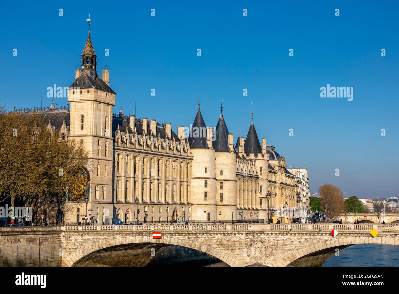 Paris, Frankreich - 13. April 2021: Conciergerie, früher ein Gefängnis, heute aber hauptsächlich für Gerichte in Paris eingesetzt Stockfoto