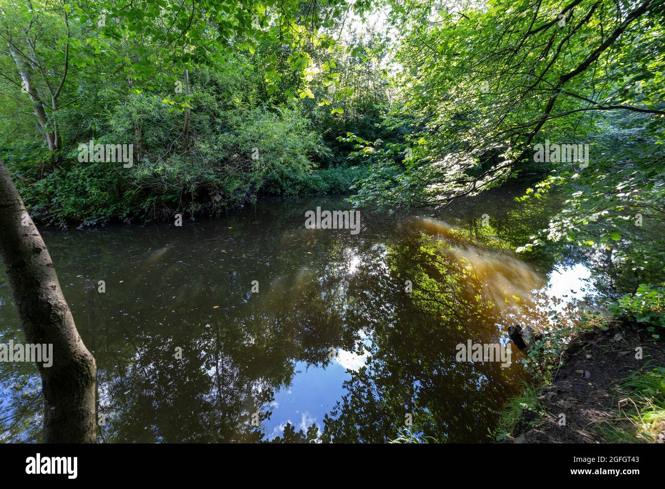 Blick auf das Wasser von Leith Gehweg im Schnee an der Belford Bridge auf dem Wasser von Leith im West End von Edinburgh, Schottland, Großbritannien Stockfoto