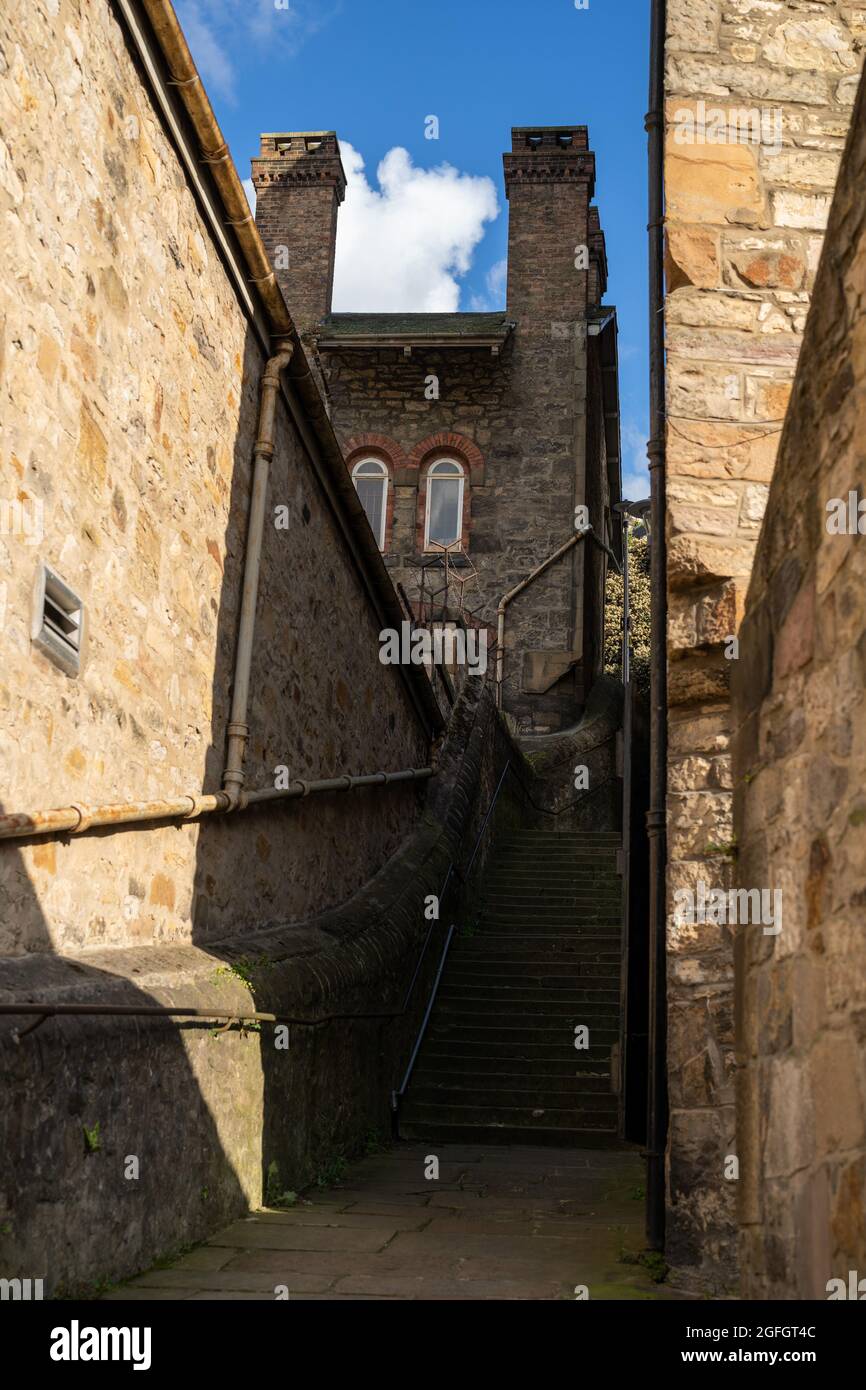 Blick auf das Wasser von Leith Gehweg im Schnee an der Belford Bridge auf dem Wasser von Leith im West End von Edinburgh, Schottland, Großbritannien Stockfoto