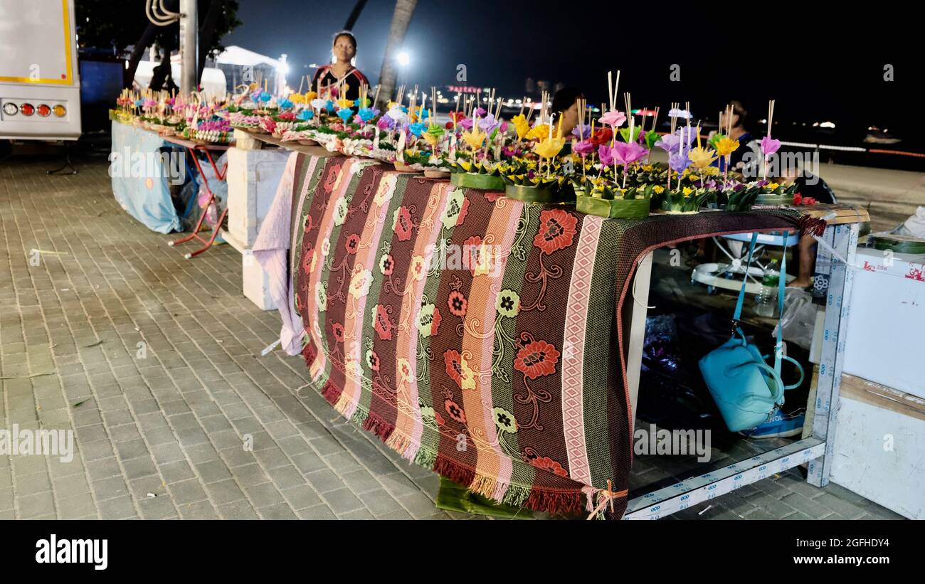 Floating Lantern Festival Loi Krathong aka Loy Krathong Feiern 2019 Public Holiday Pattaya Beach Thailand uralte thailändische Traditionen Stockfoto