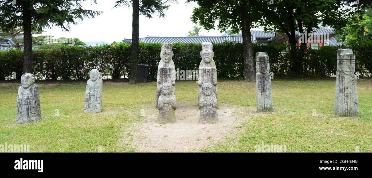 Traditionelle koreanische Steinskulpturen im Gyeongbokgung Palast in Seoul, Südkorea. Stockfoto