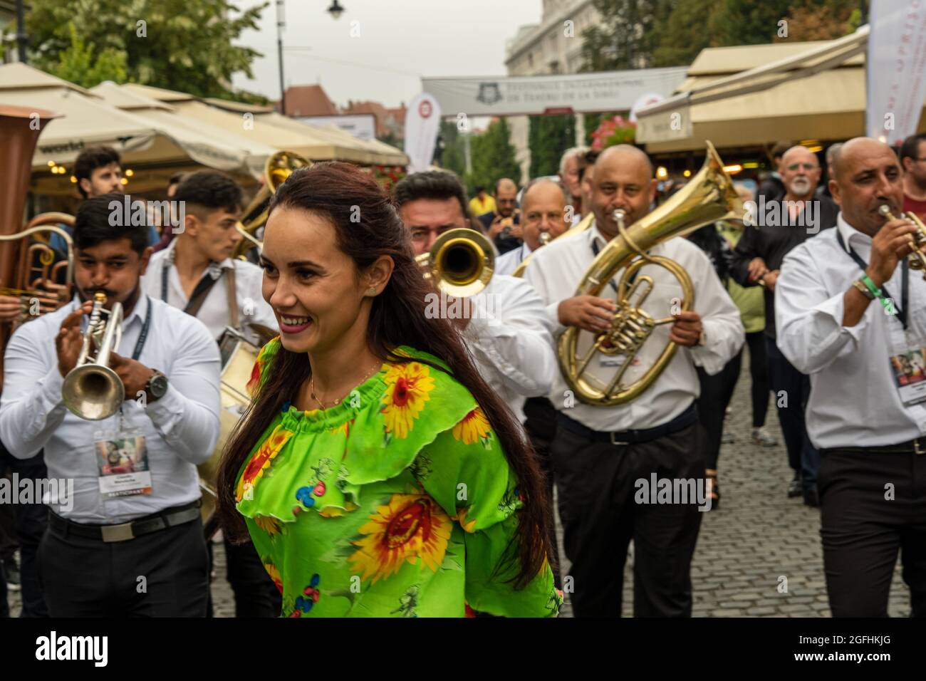 Sibiu City, Rumänien - 25. August 2021. Die Brass Band aus Cozmesti tritt beim Sibiu International Theatre Festival aus Sibiu, Rumänien, auf. Stockfoto