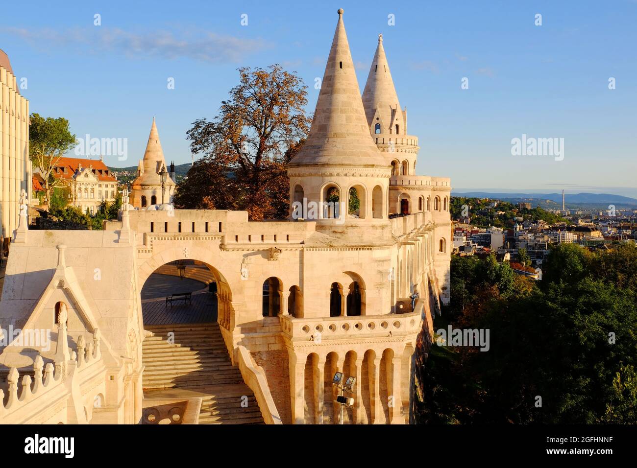 Fischerbastei kurz nach Sonnenaufgang in Budapest, Ungarn Stockfoto