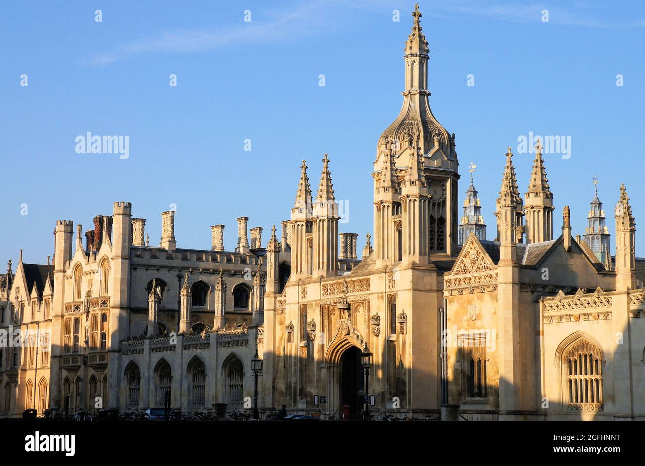 King’s College Gatehouse, University of Cambridge, kurz nach Sonnenaufgang in Cambridgeshire, England Stockfoto