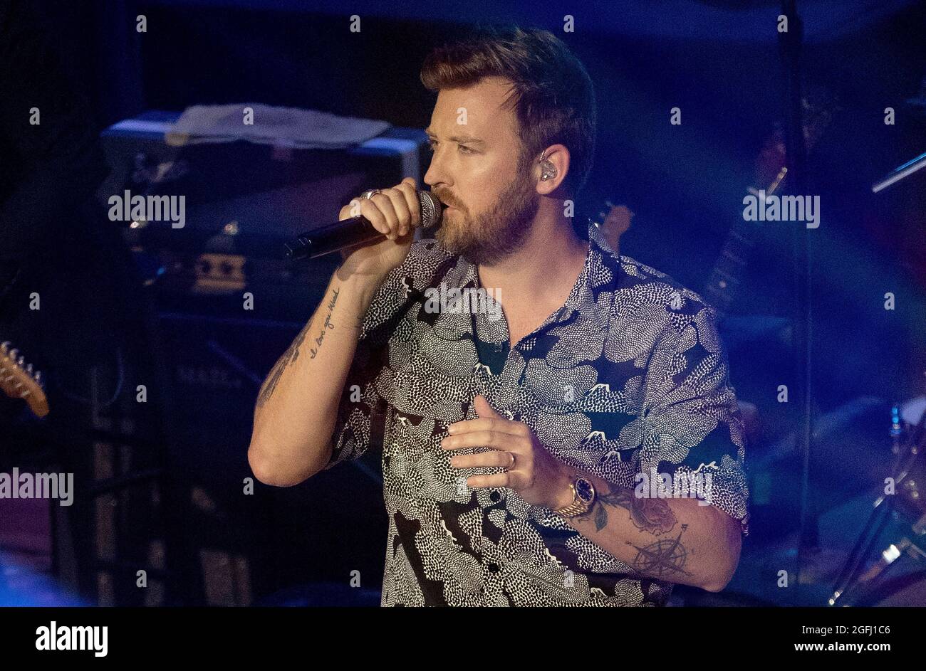 Charles Kelley von Lady A tritt bei den 14. Jährlichen ACM-Ehrungen am Mittwoch, den 25. August 2021, im Ryman Auditorium in Nashville, Tennessee, auf. Foto: ImageSPACE/MediaPunch Stockfoto