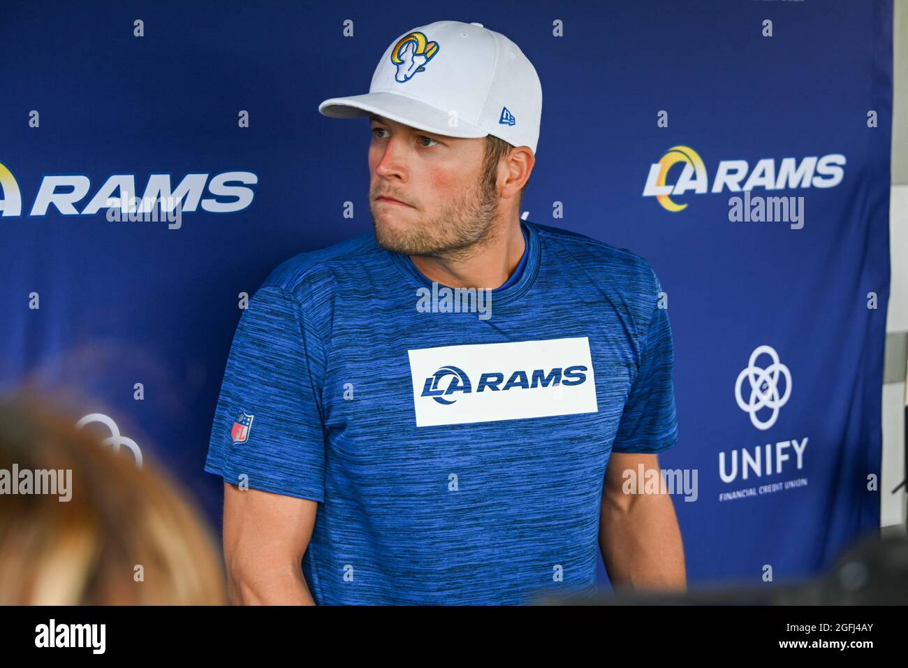Los Angeles Rams Quarterback Matthew Stafford (9) beantwortet Fragen aus den Medien nach dem Trainingslager am Mittwoch, den 18. August 2021, in Thousand Oaks, C Stockfoto