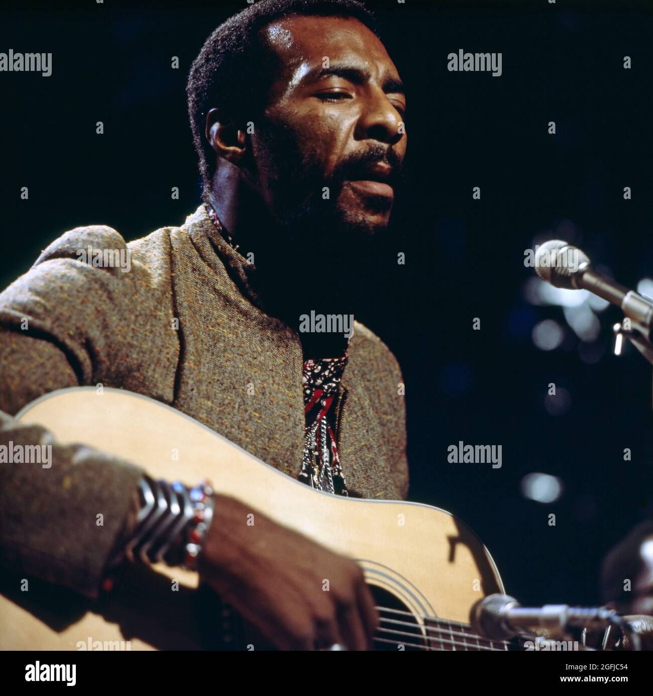 Richie Havens, amerikanischer Folk-Sänger und Gitarrist, hier bei einem Auftritt 1978. Richie Havens, amerikanischer Folk-Sänger und Gitarrist, hier bei einem Auftritt im Jahr 1978. Stockfoto