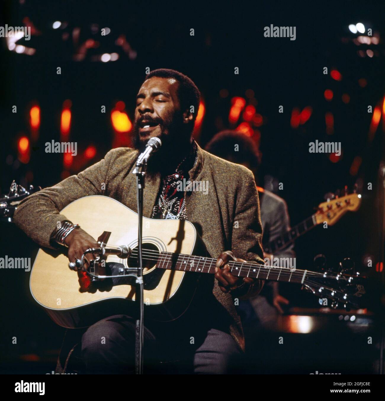 Richie Havens, amerikanischer Folk-Sänger und Gitarrist, hier bei einem Auftritt 1978. Richie Havens, amerikanischer Folk-Sänger und Gitarrist, hier bei einem Auftritt im Jahr 1978. Stockfoto