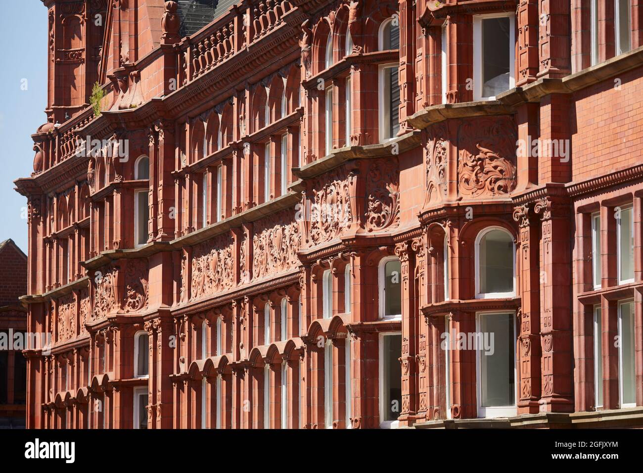 Stadtzentrum von Wigan, Lancashire, Blick auf die Library Street mit dem alten Teil der Library Stockfoto