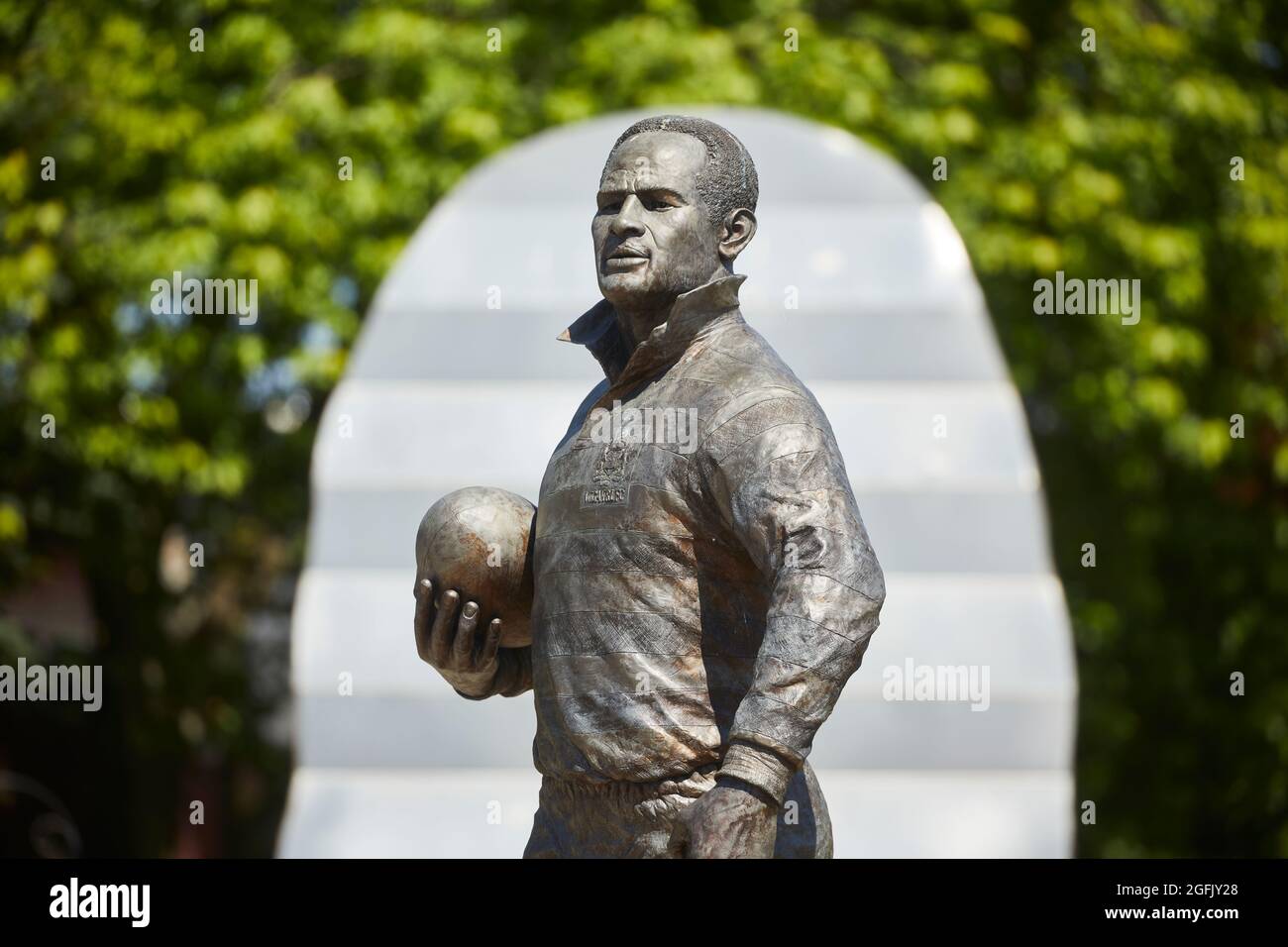 Stadtzentrum von Wigan, Lancashire, Statue of Wigan Warriors Rugby-Spieler Billy Boston im Stadtzentrum von Wigan Stockfoto