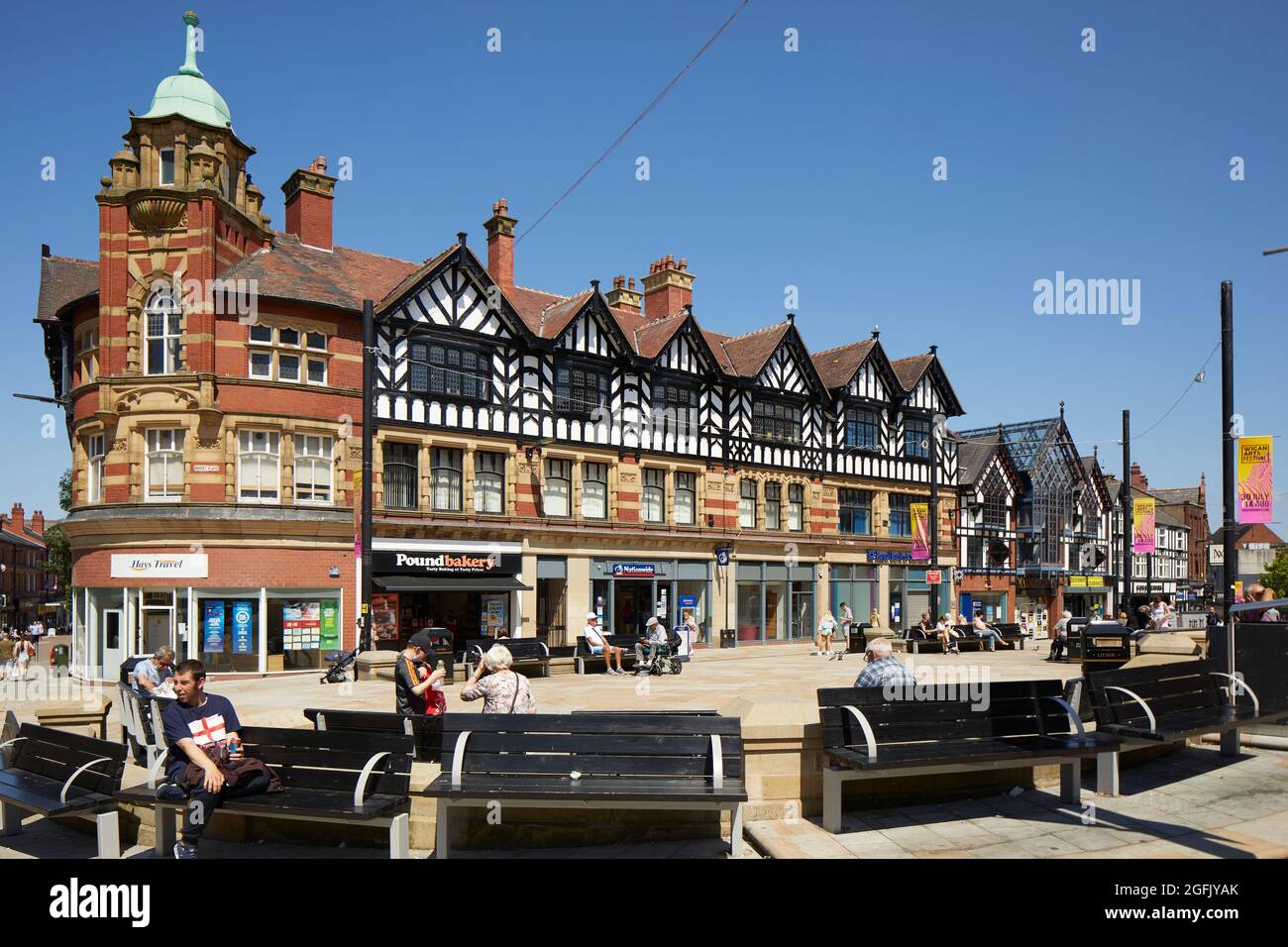 Stadtzentrum von Wigan, Lancashire, Fußgängerweg zum Marktplatz Stockfoto