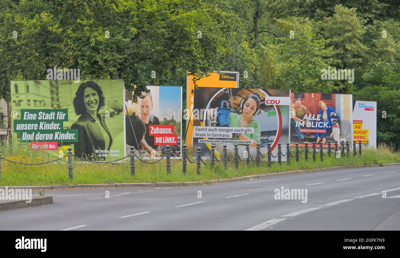 Vielfalt, Wahlplakate, Wahlen zum Berliner Abgeordnetenhaus, Hauptstraße, Schöneberg, Berlin, Deutschland Stockfoto