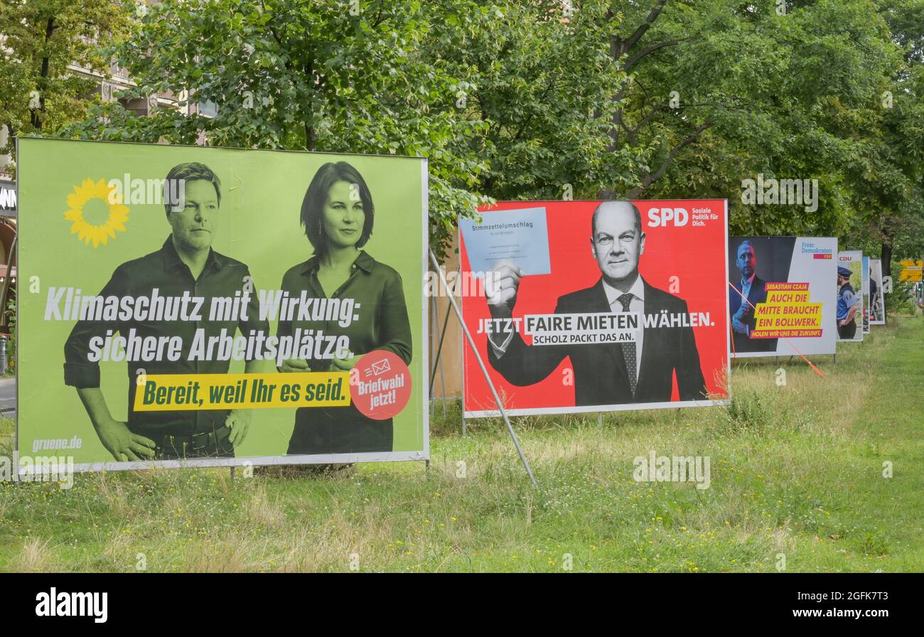 Wahlplakate, Robert Habeck und Annalena Baerbock, die Grünen, Olaf Scholz, SPD, Bundestagswahl, Berlin, Deutschland Stockfoto