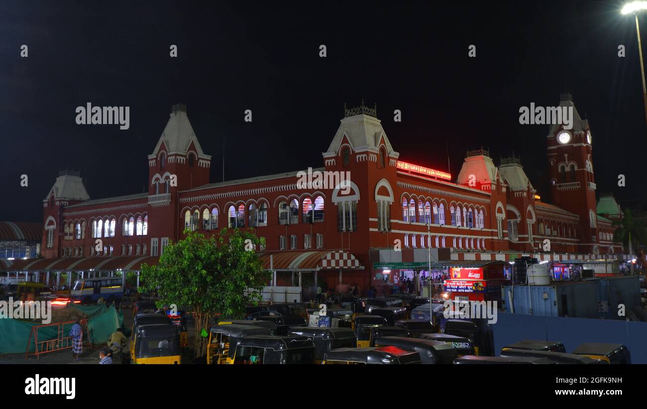 Autostand am Hauptbahnhof bei Nacht, Chennai, Tamilnaidu, Indien Stockfoto