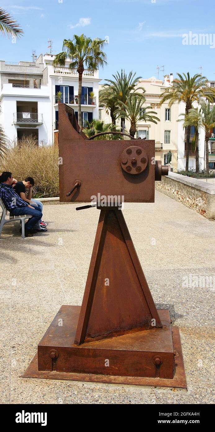 Skulptur Hommage an das Kino in einem Garten von Sitges, Barcelona, Katalonien, Spanien, Europa Stockfoto
