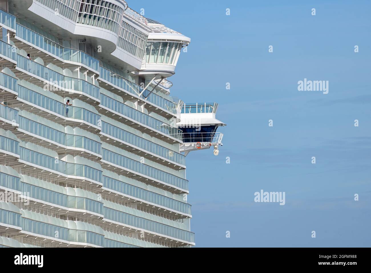 Allure of the Seas, betrieben von Royal Caribbean International, ist eines der größten Kreuzschiffe der Welt - Juli 2020. Stockfoto