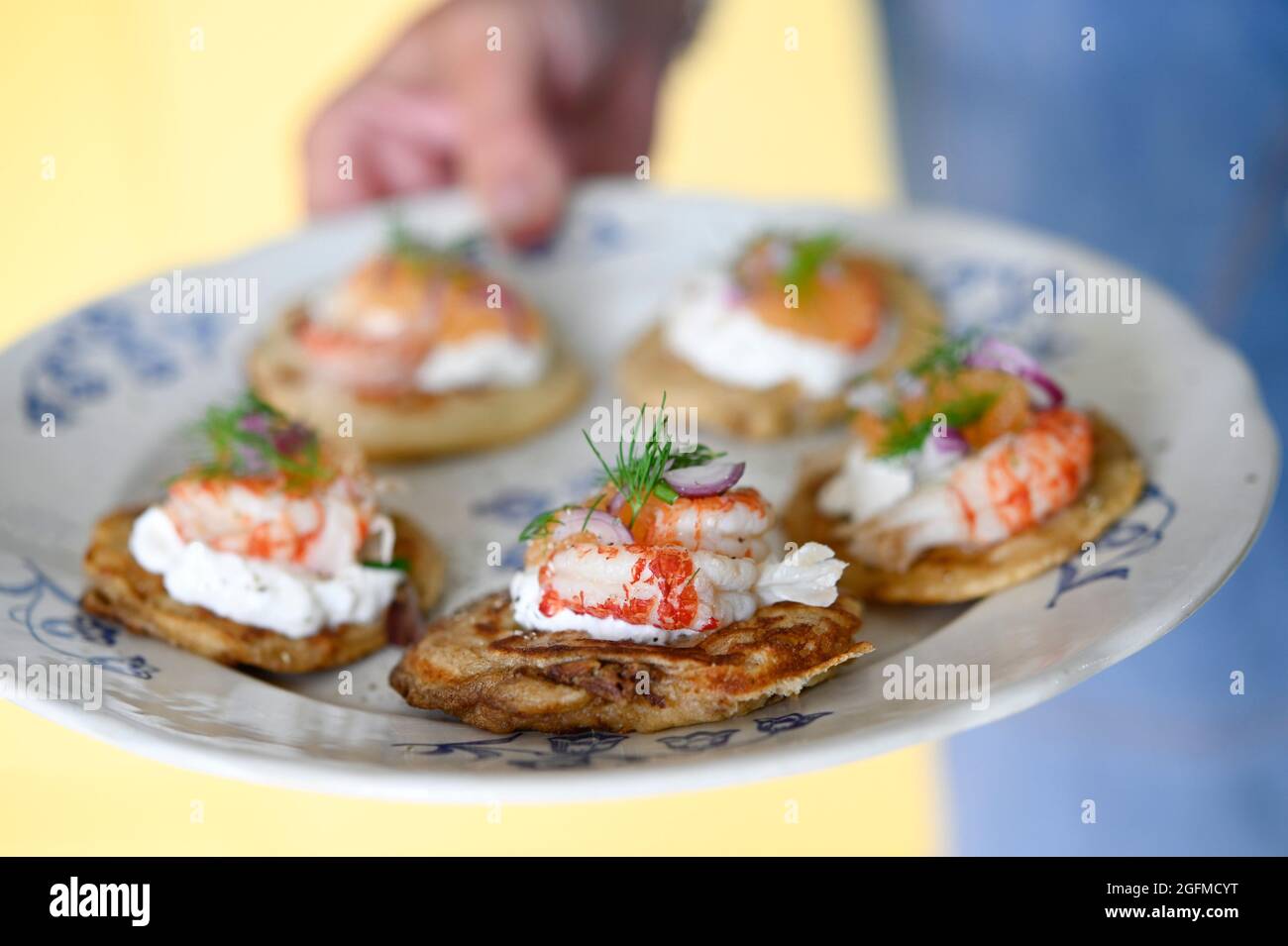 Blinis, russische Pfannkuchen, mit einem Geschmack von Vasterbotten ...