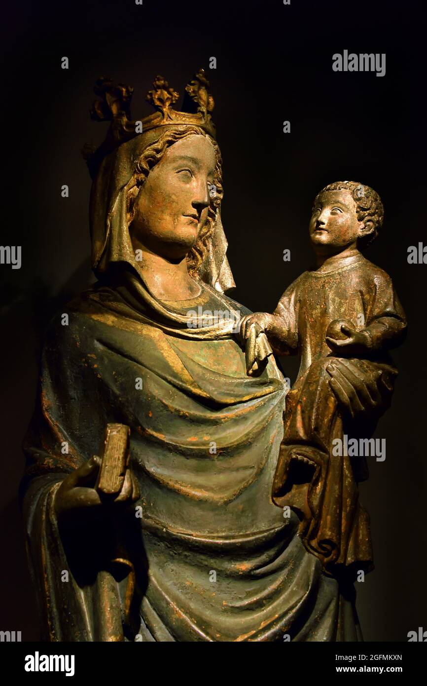 Jungfrau und Kind, anonym, 1325 - 1349 Sandstein, 154 cm, (ab dem 13. Jahrhundert wurden in ganz Europa lebensgroße Statuen der Jungfrau und des Kindes gefunden. In ihrer Form reflektierten sie monumentale Statuen in großen französischen Kathedralen in Städten wie Paris, Chartres, Amiens und Reims.), Frankreich, Stockfoto