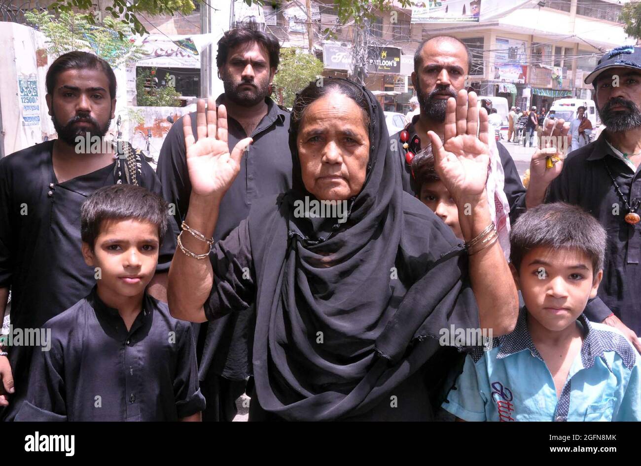 Die Bewohner des Odeon-Kinos veranstalten am Donnerstag, dem 26. August 2021, im Hyderabad-Presseclub eine Protestdemonstration gegen die Hochhändigkeit einflussreicher Menschen. Stockfoto