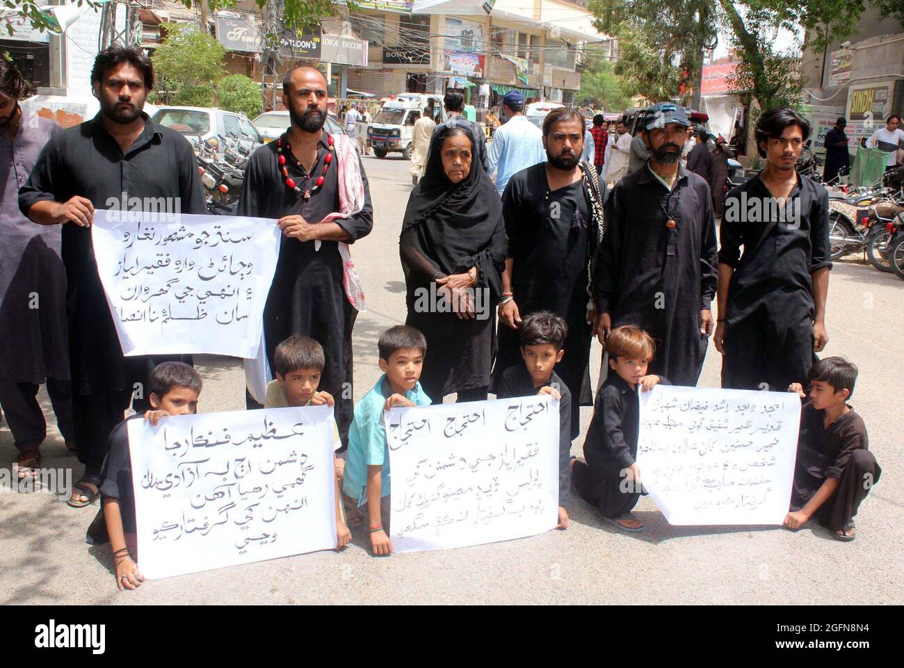 Die Bewohner des Odeon-Kinos veranstalten am Donnerstag, dem 26. August 2021, im Hyderabad-Presseclub eine Protestdemonstration gegen die Hochhändigkeit einflussreicher Menschen. Stockfoto
