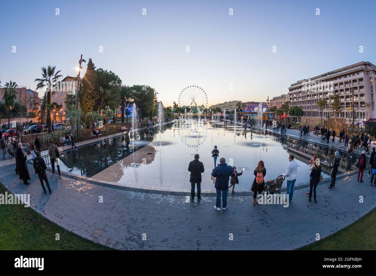 FRANKREICH, ALPES-MARITIMES (06) REGION PACA, SCHÖN, DIE PROMENADE FOLIE, DER SPAZIERGANG SCHAFFT EINE VERBINDUNG ZWISCHEN DEM ALTEN SCHÖN UND DER STADT DES NEUNZEHNTEN JAHRHUNDERTS Stockfoto