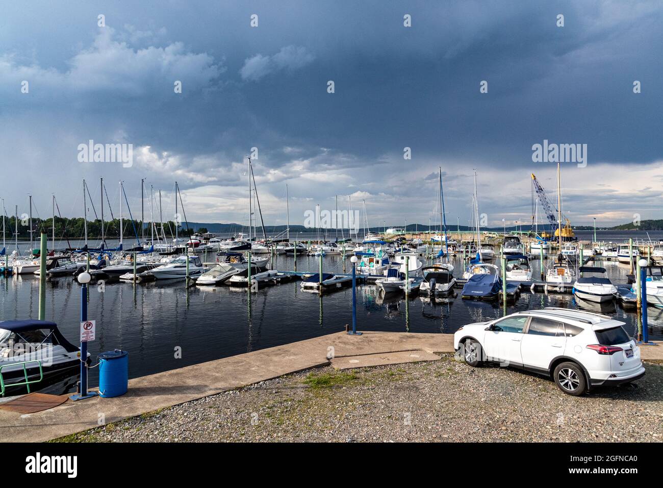 Gewitterwolken nähern sich. Saint John Marina, Saint John West, New Brunswick, Kanada, Stockfoto