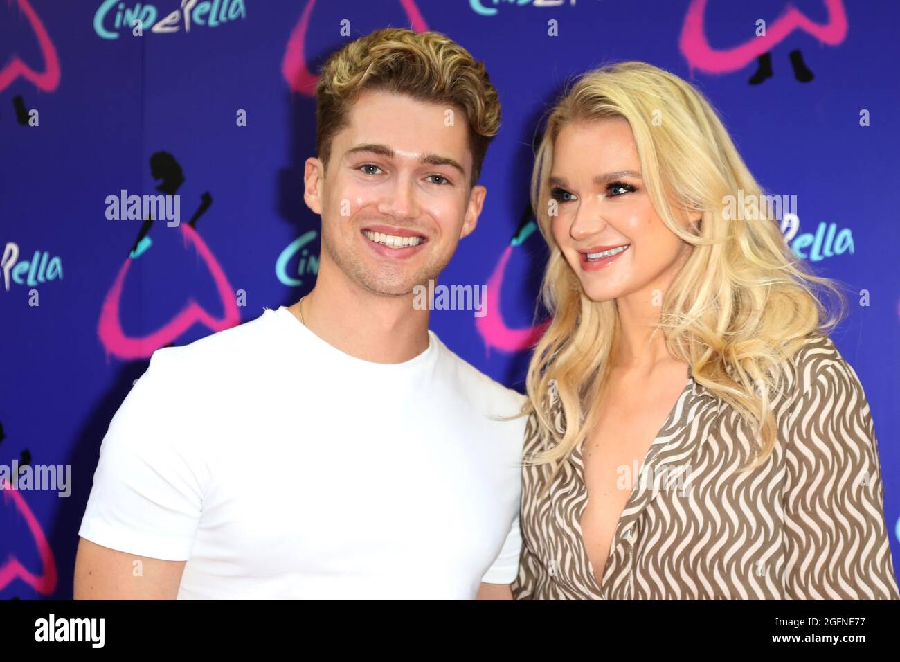 Nicht exklusiv: AJ Pritchard und Abbie Quinnen, Andrew Lloyd Webber’s Cinderella - Gala Performance, Gillian Lynne Theatre Drury Lane, London, UK, 25 A Stockfoto