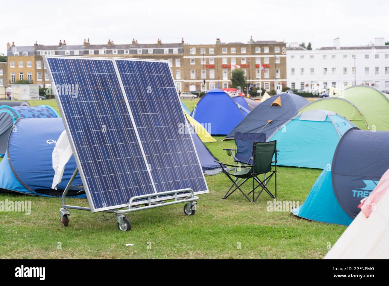 London, Großbritannien. August 2021. Extinction Rebellion (XR) wird in Kraft treten, um im Blackheath Common Park zu campen und das Bewusstsein für den zunehmenden globalen Klimawandel zu schärfen. Protest gegen investitionen des rates und der Regierung in die fossilen Brennstoffe. Quelle: Xiu Bao/Alamy Live News Stockfoto