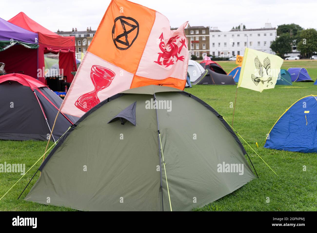 London, Großbritannien. August 2021. Extinction Rebellion (XR) wird in Kraft treten, um im Blackheath Common Park zu campen und das Bewusstsein für den zunehmenden globalen Klimawandel zu schärfen. Protest gegen investitionen des rates und der Regierung in die fossilen Brennstoffe. Quelle: Xiu Bao/Alamy Live News Stockfoto