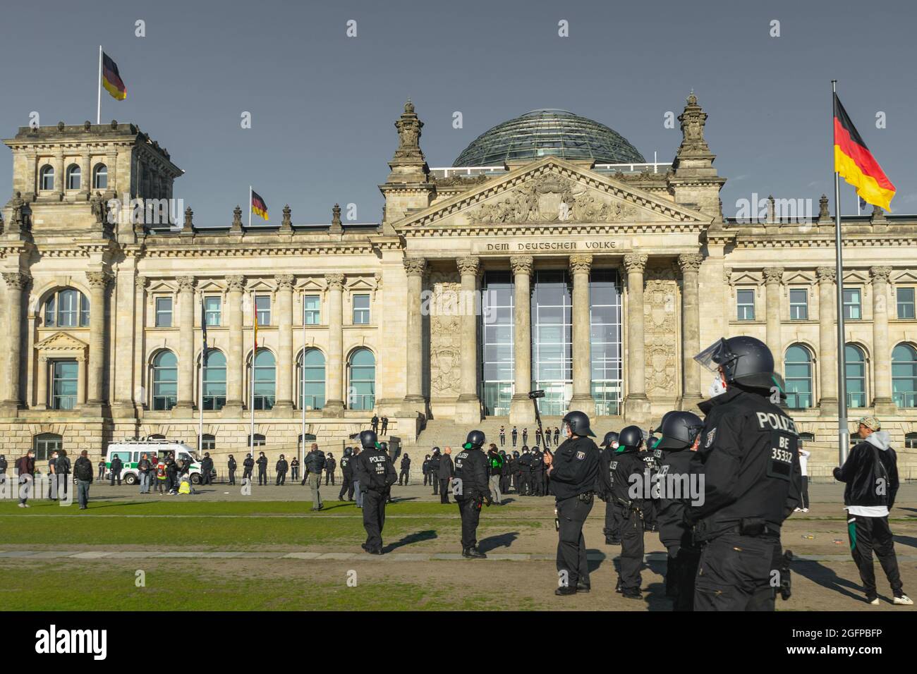 Hygienemonstration in Berlin beim Reichstag in Deutschland. Stockfoto