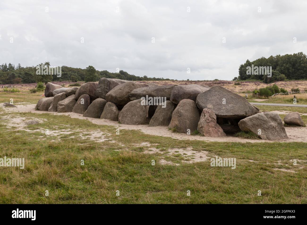 Altes Steingrab wie ein großer Dolmen in Drenthe Holland Stockfoto