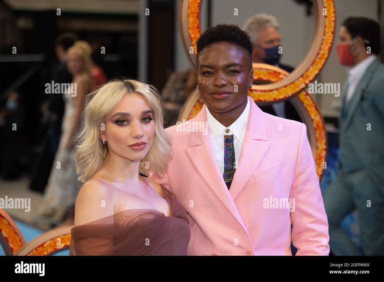 Ella Baig und Nicola Adams kommen zur britischen Premiere von Shang-Chi von Marvel Studio im Curzon Mayfair, im Zentrum von London. Bilddatum: Donnerstag, 26. August 2021. Stockfoto