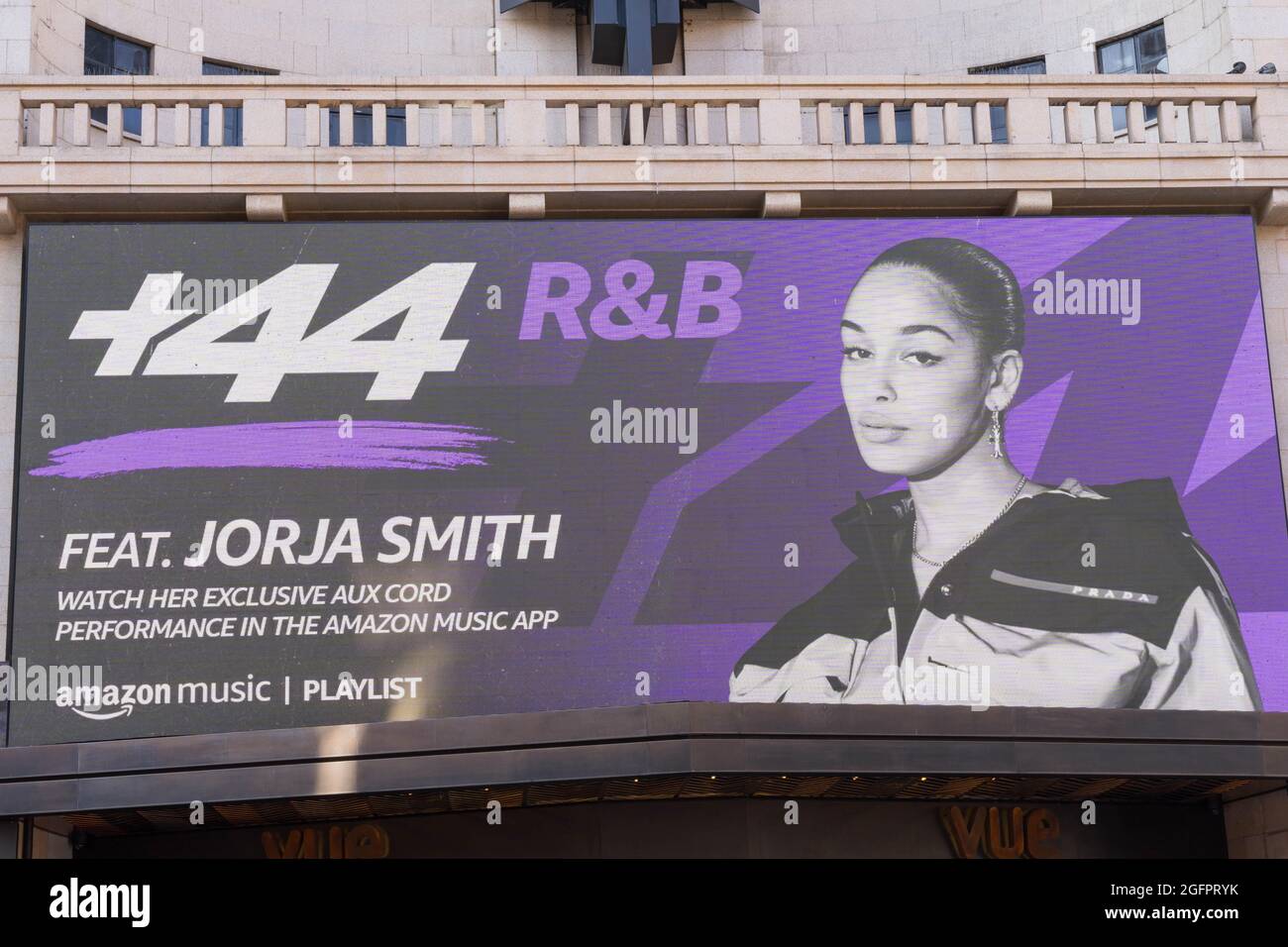 FEAT JORJA SMITH vom Amazon Music Poster auf LED-Bildschirm Stockfoto