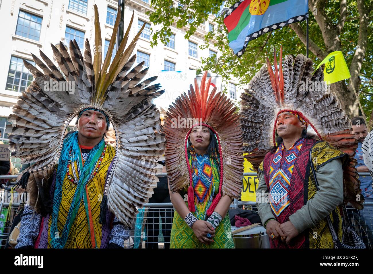 Auslöschung Rebellion Brasilianische Botschaft in Solidarität mit den indigenen Völkern Brasiliens. London, Großbritannien Stockfoto