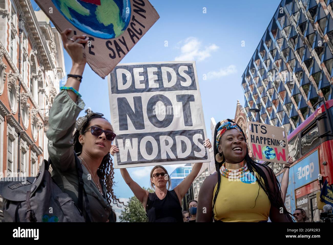 Extinction Rebellion (XR) Tag drei der Klimaschutzmaßnahmen vom Piccadilly Circus zur Oxford Street, London, Großbritannien. Stockfoto