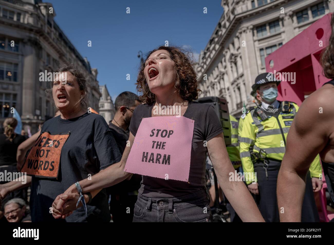 Extinction Rebellion (XR) Tag drei der Klimaschutzmaßnahmen vom Piccadilly Circus zur Oxford Street, London, Großbritannien. Stockfoto