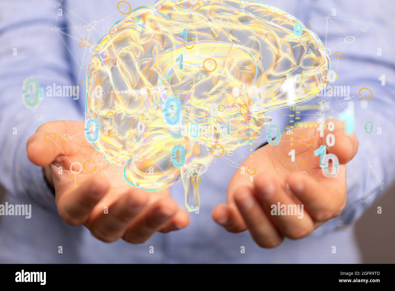 Person, die die virtuelle Projektion des menschlichen Gehirns darstellt, umgeben von 1s und 0s Stockfoto