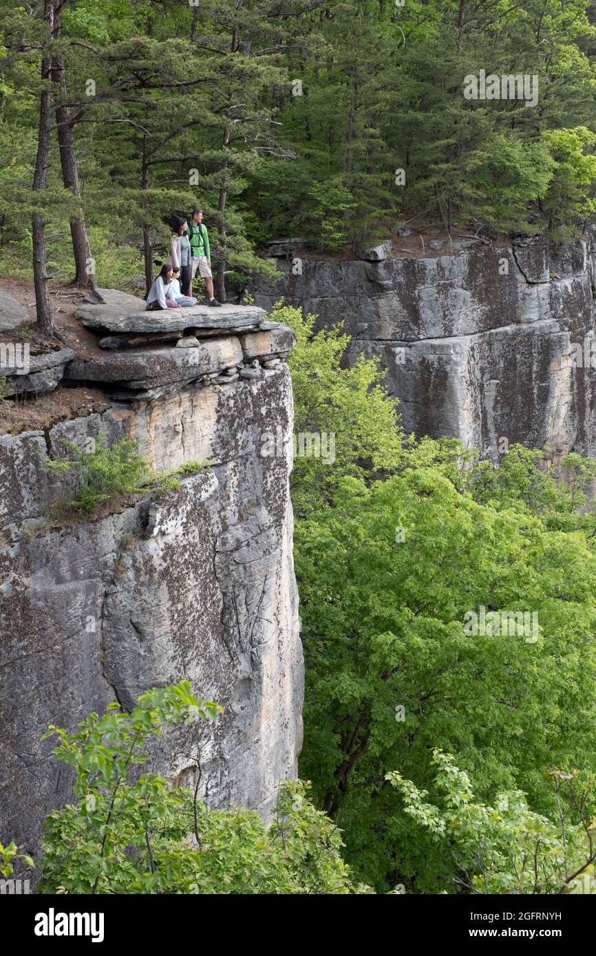 New River Gorge National Park, West Virginia. Familienwunderblick auf den endlosen Wall Trail. Stockfoto