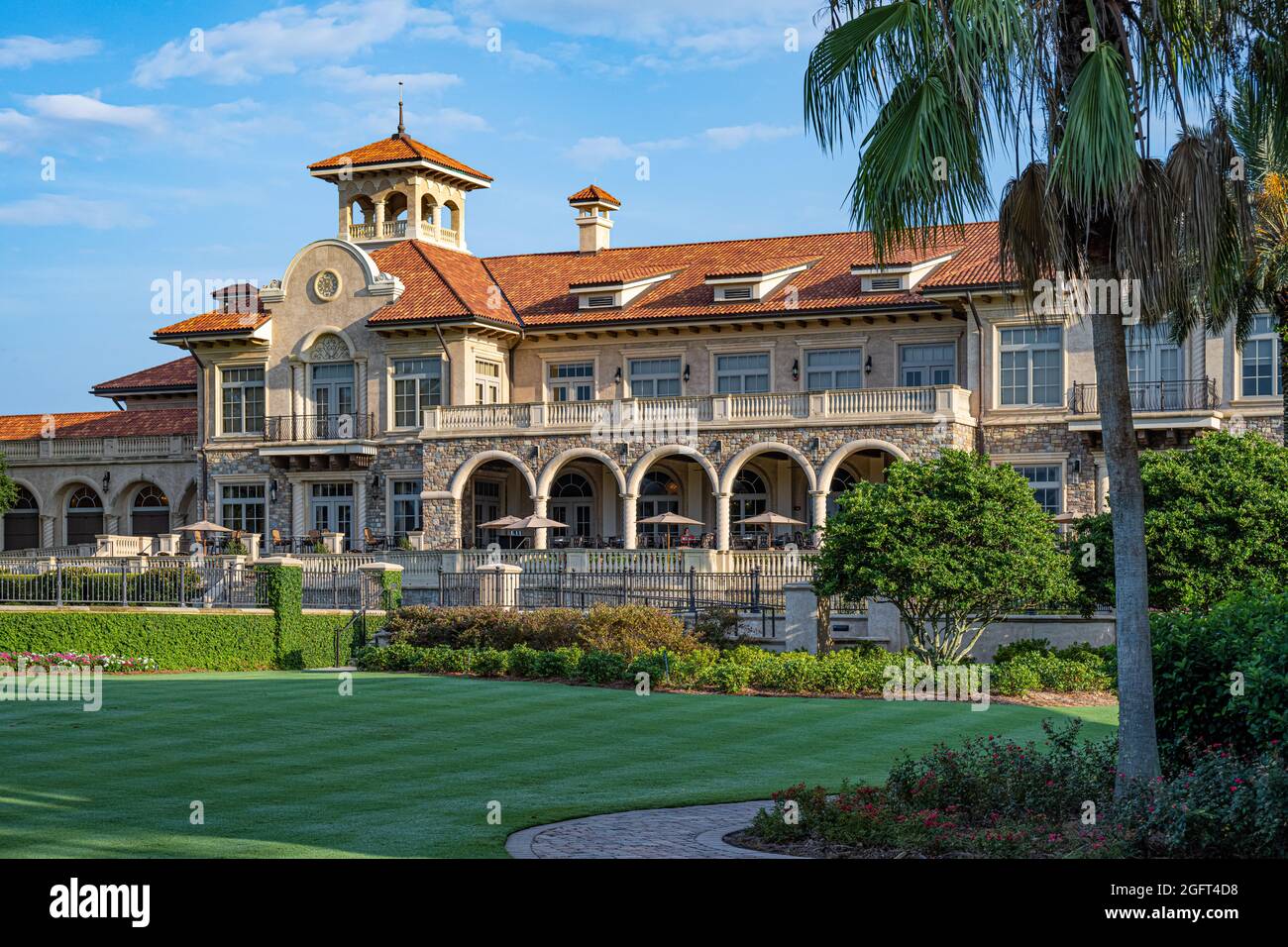 Golf-Clubhaus im mediterranen Stil bei TPC Sawgrass, dem Austragungsort DES GOLFTURNIERS, in Ponte Vedra Beach, Florida. (USA) Stockfoto