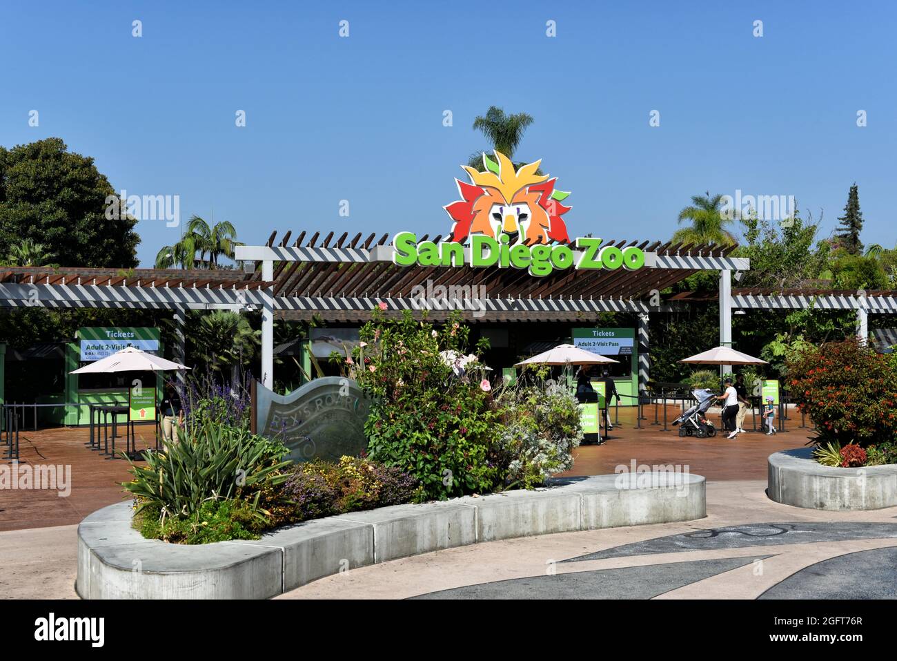 SAN DIEGO , KALIFORNIEN - 25 AUG 2021: San Diego Zoo Haupteingang im Balboa Park. Stockfoto